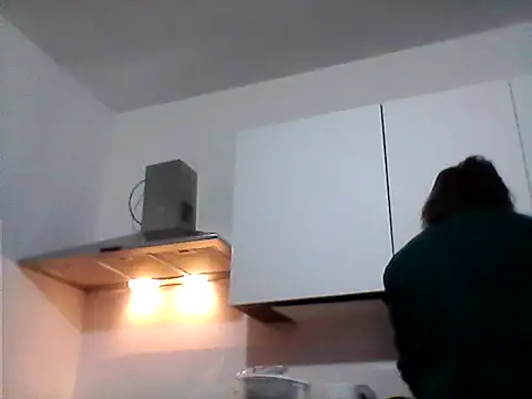 Snapshot of Karivane chatting on 9, 4, 2026 Karivane online show from 9, 4, 2026