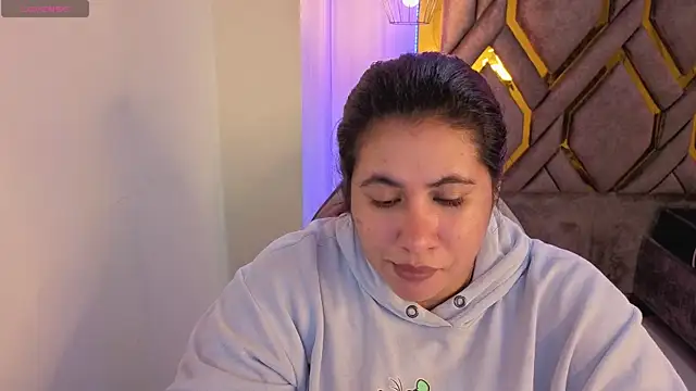 Snapshot of Addyy_02 chatting on 21, 11, 2025 Addyy 02 online show from 21, 11, 2025