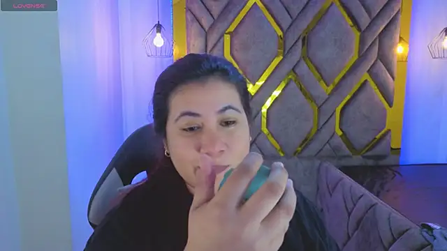 Snapshot of Addyy_02 chatting on 17, 12, 2025 Addyy 02 online show from 17, 12, 2025