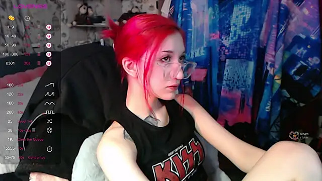 Dreamy Red Girl online show from 7, 10, 2025