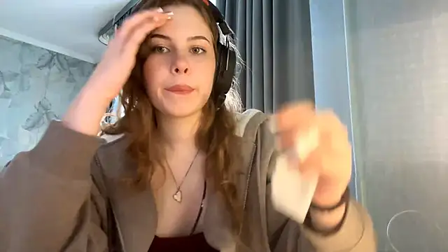 Snapshot of Leyla_Luna chatting on 10, 10, 2025 Leyla Luna online show from 10, 10, 2025