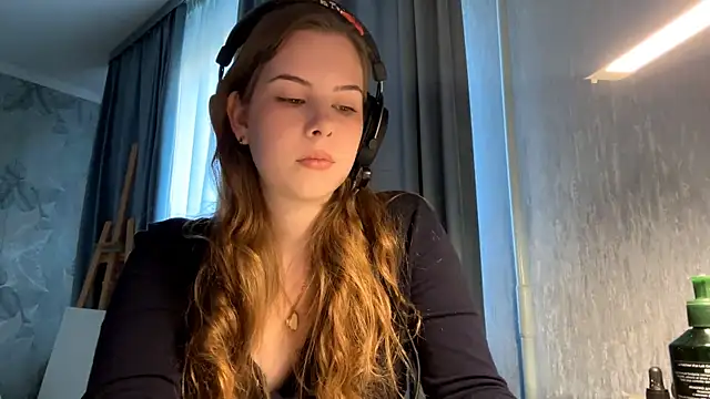 Snapshot of Leyla_Luna chatting on 18, 10, 2025 Leyla Luna online show from 18, 10, 2025