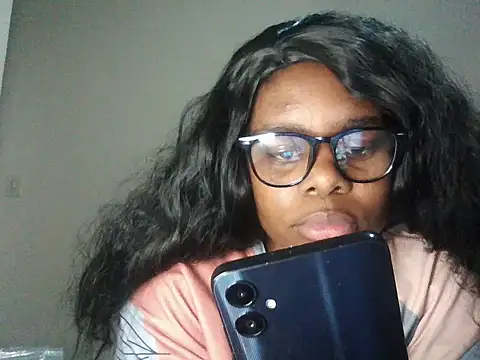 Hot Yolanda online show from 6, 10, 2025