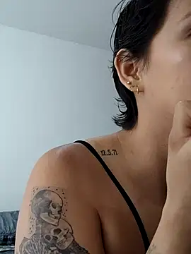 Snapshot of Blue_and_Damian chatting on 20, 10, 2025 Blue and Damian online show from 20, 10, 2025