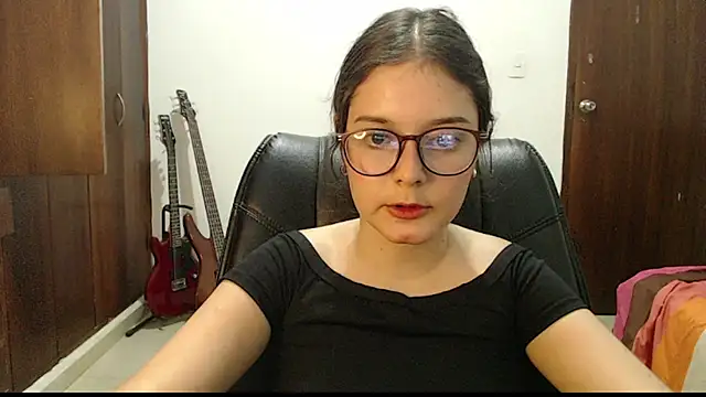 CarlaLorez online show from 8, 3, 2026