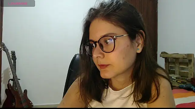 Snapshot of CarlaLorez chatting on 10, 4, 2026 CarlaLorez online show from 10, 4, 2026