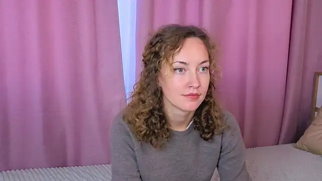 Snapshot of LorraineMann chatting on 9, 10, 2025 LorraineMann online show from 9, 10, 2025