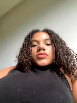 Snapshot of Bombomziin chatting on 12, 10, 2025 Bombomziin online show from 12, 10, 2025