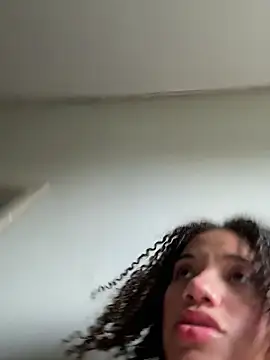 Snapshot of Bombomziin chatting on 28, 10, 2025 Bombomziin online show from 28, 10, 2025