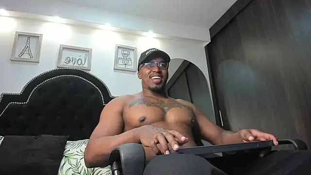 Snapshot of DenzelRios chatting on 14, 11, 2025 DenzelRios online show from 14, 11, 2025