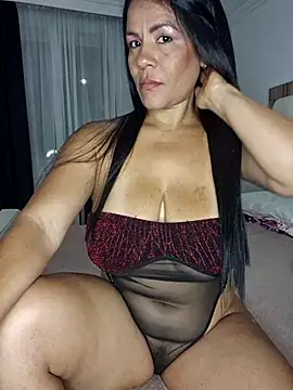 Snapshot of karla-bruni chatting on 16, 12, 2025 karla-bruni online show from 16, 12, 2025