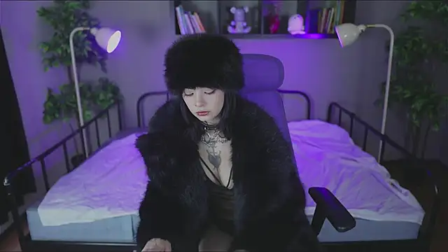 Bayonetta doll online show from 13, 11, 2025