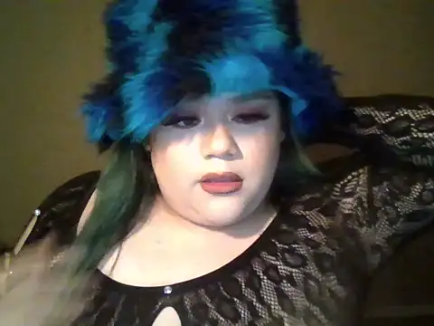 Snapshot of BigxMama chatting on 7, 10, 2025 BigxMama online show from 7, 10, 2025