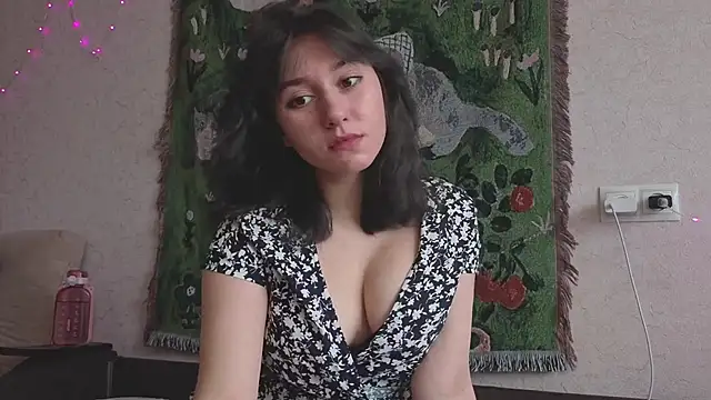 Snapshot of MiaLovelyOne chatting on 2, 5, 2026 MiaLovelyOne online show from 2, 5, 2026