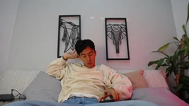 Austin Reeds online show from 25, 10, 2025