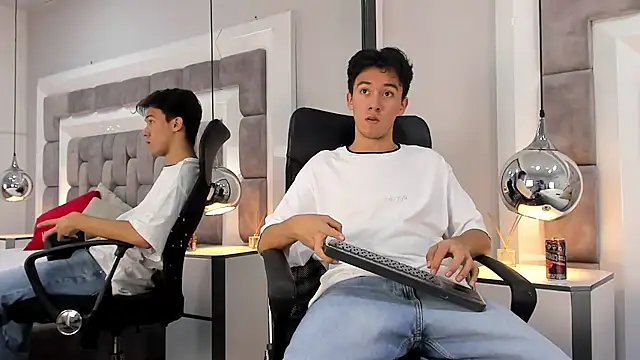 Austin Reeds online show from 26, 10, 2025