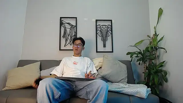 Austin Reeds online show from 28, 10, 2025