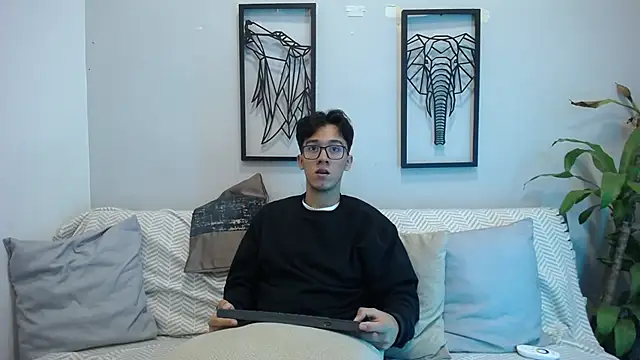 Austin Reeds online show from 4, 11, 2025