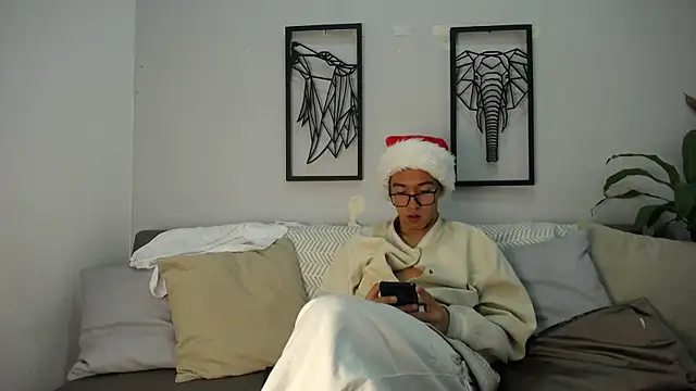 Austin Reeds online show from 13, 11, 2025