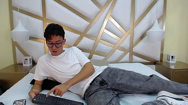 Austin Reeds online show from 21, 2, 2026