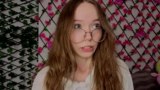 Petite Polly online show from 16, 10, 2025