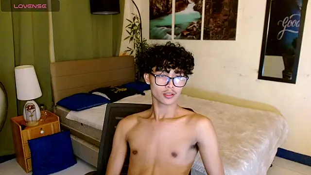 Snapshot of AsianCarl chatting on 28, 10, 2025 AsianCarl online show from 28, 10, 2025