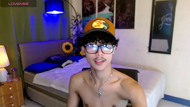 Snapshot of AsianCarl chatting on 4, 11, 2025 AsianCarl online show from 4, 11, 2025