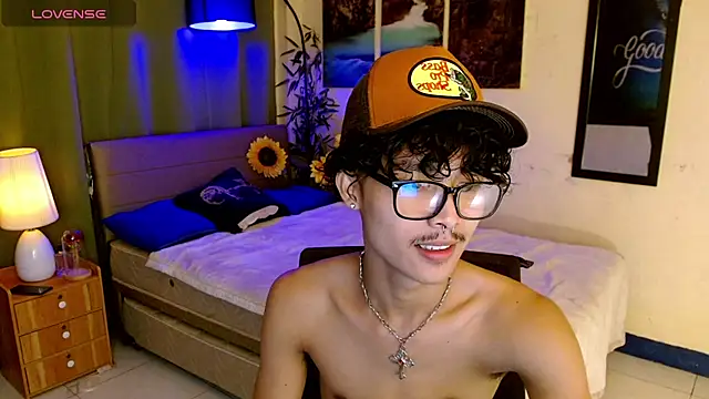 Snapshot of AsianCarl chatting on 6, 11, 2025 AsianCarl online show from 6, 11, 2025