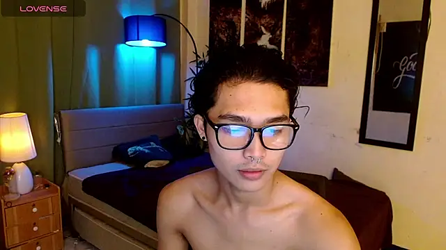 Snapshot of AsianCarl chatting on 15, 12, 2025 AsianCarl online show from 15, 12, 2025