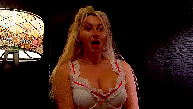 Snapshot of LeticiaReys chatting on 3, 3, 2026 LeticiaReys online show from 3, 3, 2026