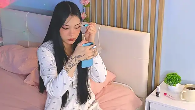 Snapshot of hellowianny chatting on 8, 10, 2025 hellowianny online show from 8, 10, 2025