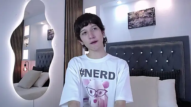 Snapshot of Emo_Boy_ chatting on 5, 3, 2026 Emo Boy online show from 5, 3, 2026