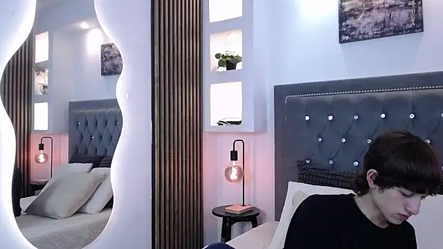 Snapshot of Emo_Boy_ chatting on 1, 4, 2026 Emo Boy online show from 1, 4, 2026