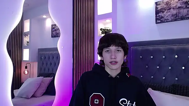 Snapshot of Emo_Boy_ chatting on 5, 4, 2026 Emo Boy online show from 5, 4, 2026