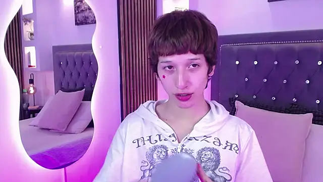 Emo Boy  online show from 3, 5, 2026