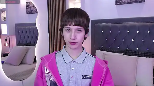Emo Boy  online show from 8, 5, 2026