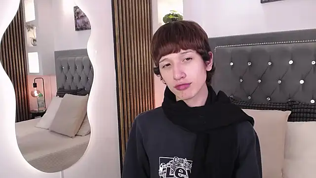 Emo Boy  online show from 12, 5, 2026