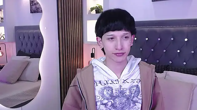 Emo Boy  online show from 22, 5, 2026