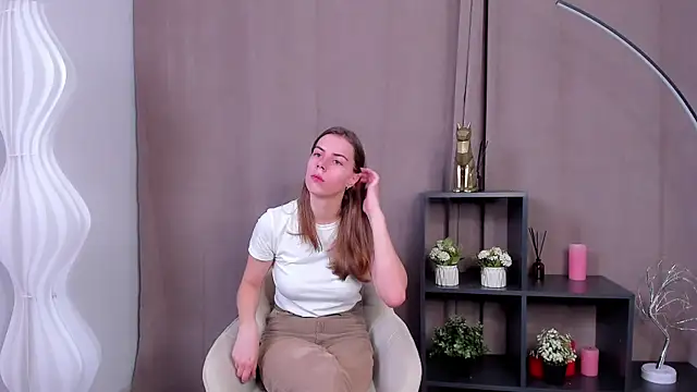 Snapshot of ElaineRothwell chatting on 10, 10, 2025 ElaineRothwell online show from 10, 10, 2025