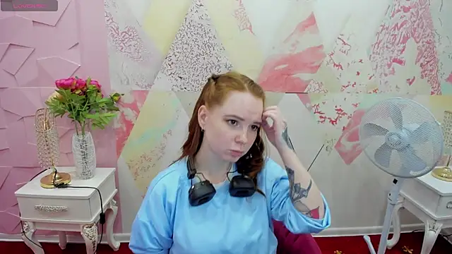 Snapshot of Vika_berry5 chatting on 8, 10, 2025 Vika berry5 online show from 8, 10, 2025
