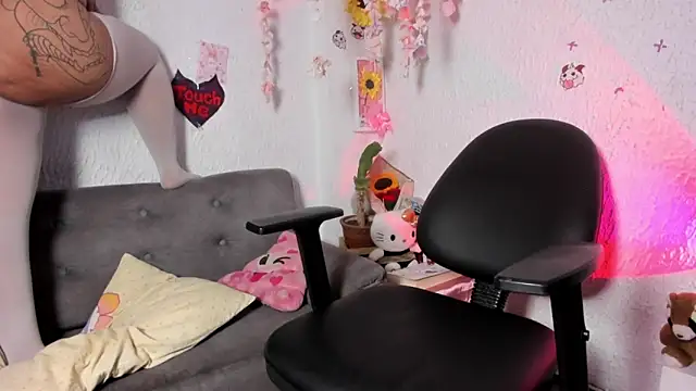 Snapshot of Emilycollei chatting on 9, 3, 2026 Emilycollei online show from 9, 3, 2026