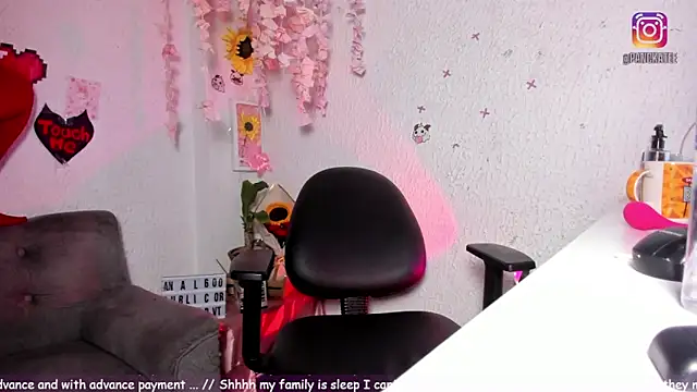 Snapshot of Emilycollei chatting on 15, 3, 2026 Emilycollei online show from 15, 3, 2026