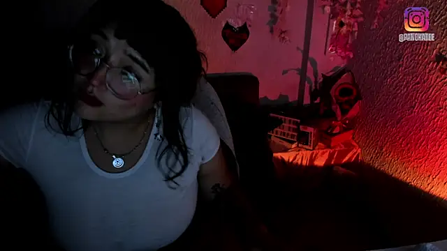 Snapshot of Emilycollei chatting on 27, 3, 2026 Emilycollei online show from 27, 3, 2026