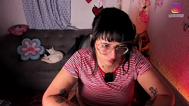 Snapshot of Emilycollei chatting on 23, 4, 2026 Emilycollei online show from 23, 4, 2026