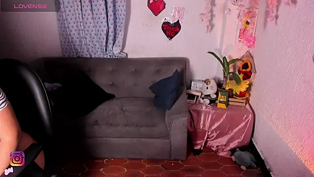 Snapshot of Emilycollei chatting on 12, 5, 2026 Emilycollei online show from 12, 5, 2026