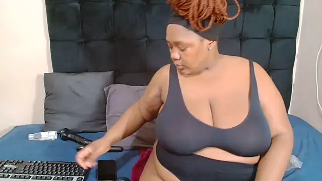 Snapshot of CaramelBootty chatting on 25, 3, 2026 CaramelBootty online show from 25, 3, 2026