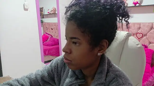 Snapshot of thianahorny chatting on 6, 4, 2026 thianahorny online show from 6, 4, 2026
