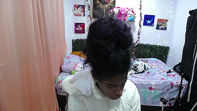 Snapshot of thianahorny chatting on 18, 4, 2026 thianahorny online show from 18, 4, 2026