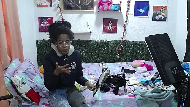 Snapshot of thianahorny chatting on 13, 5, 2026 thianahorny online show from 13, 5, 2026
