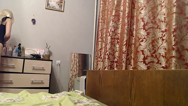 Snapshot of maybe_doll chatting on 9, 11, 2025 maybe doll online show from 9, 11, 2025